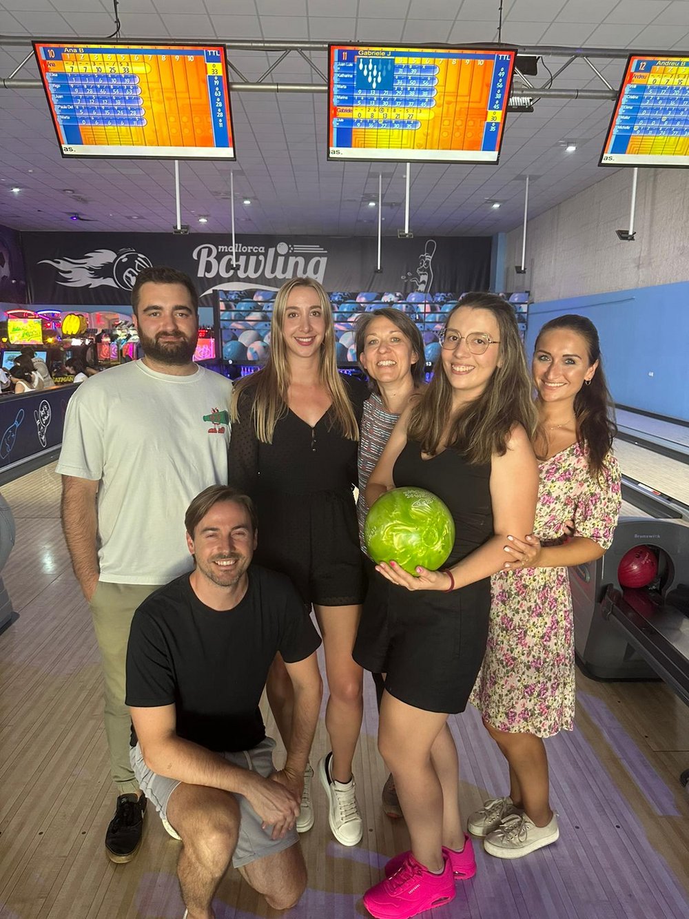 Juan Luis Manera Dols, Lluís Machado Piper, Marina Oliver, Gabriele Janisch, Marta Hernández García und Katharina Groth bildeten ein Bowling-Team