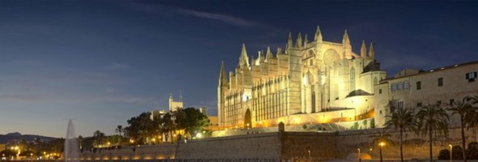 Die Kathedrale in Palma, beleuchtet im dunkeln
