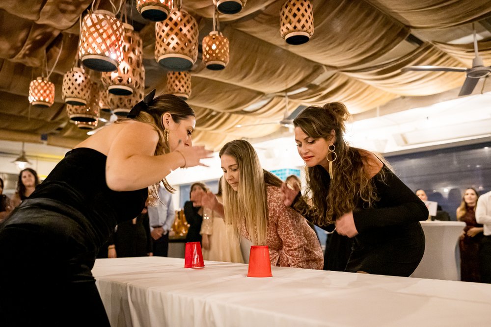 "Eine Momentaufnahme der fröhlichen Weihnachtsspiele.