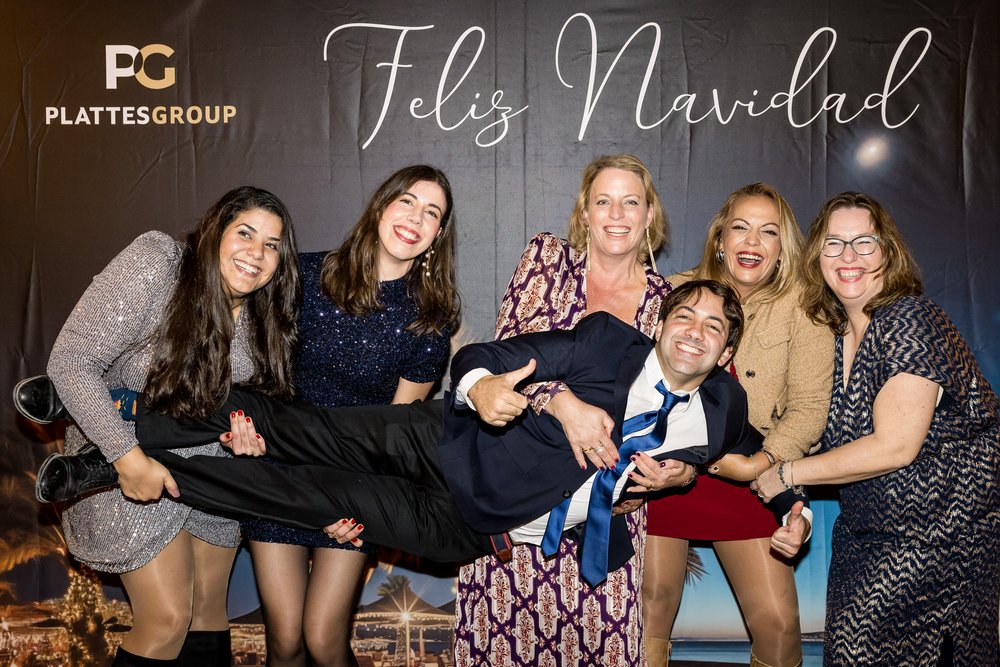 Team Spezialmandate, Betriebsstätten & Tochtergesellschaften: Elenor Garcia Noriega, Marina Vadell Redondo, Maike Balzano, Emilio Ramia Caballero, Ruth Nillson Flores und Melanie Llado Claussen.