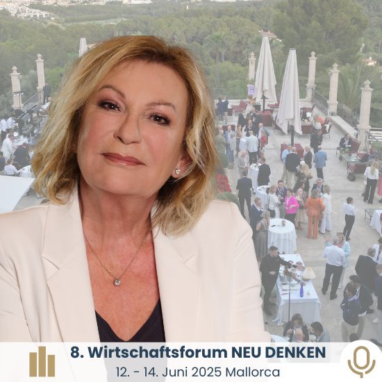 Sabine Christiansen im Vordergrund, im Hintergrund eine Terrasse